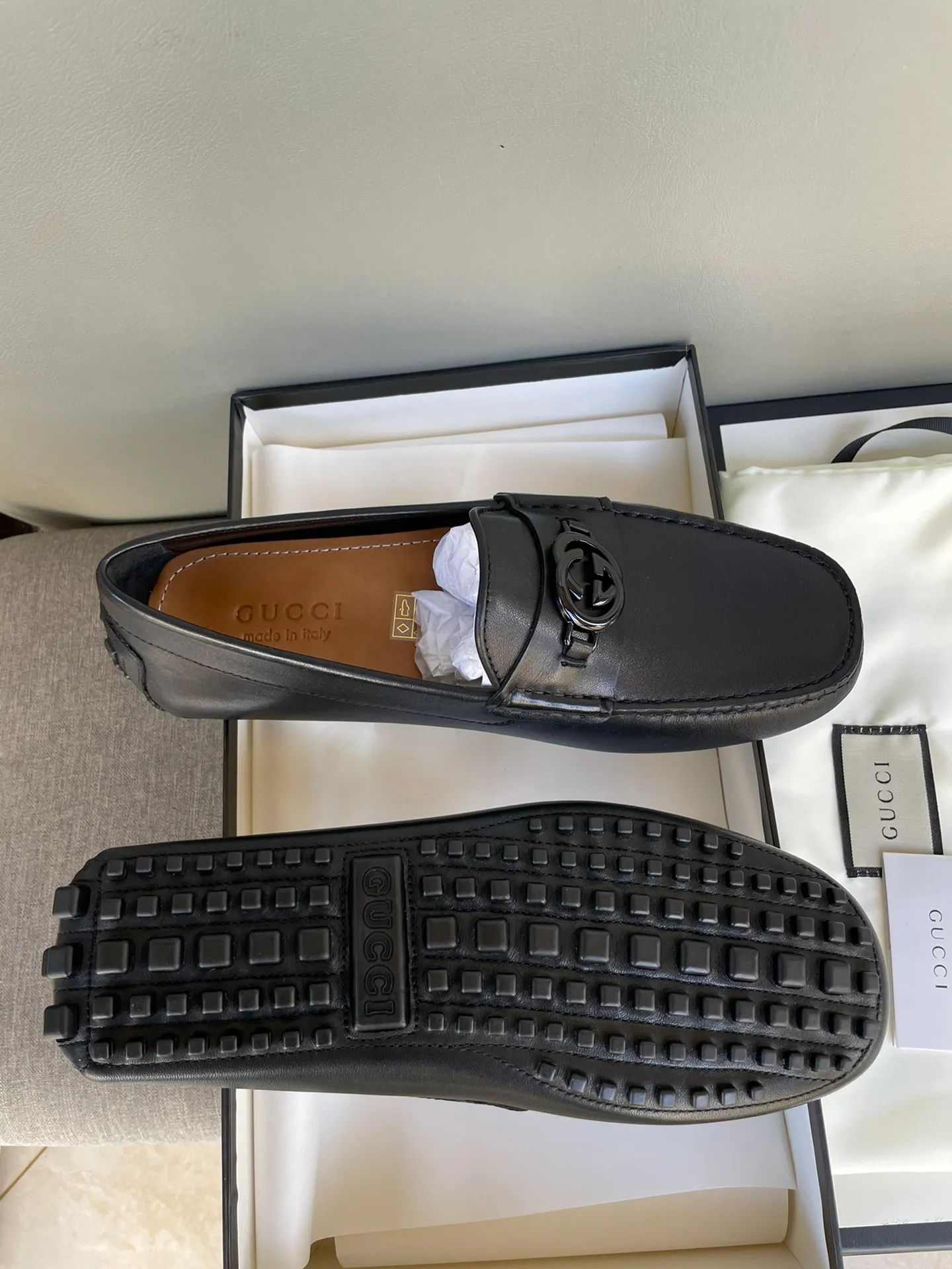 Batch 740💰[strong][strong][strong] Original order quality, new counter styles synchronized, Gucci counter new styles, handmade men's driving shoes, bean shoes, slip-on shoes, lazy shoes, exquisite hand-stitching, workmanship details comparable to the counters, Italian imported cowhide, water-dyed cowhide lining, tree paste leather feet, sweat-absorbent and odor-proof, off-white, black 39-44, large quantity in stock (38, 45 custom-made)